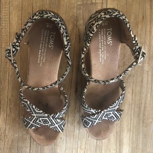 Toms Women’s Sienna Wedges, size 8, black & white